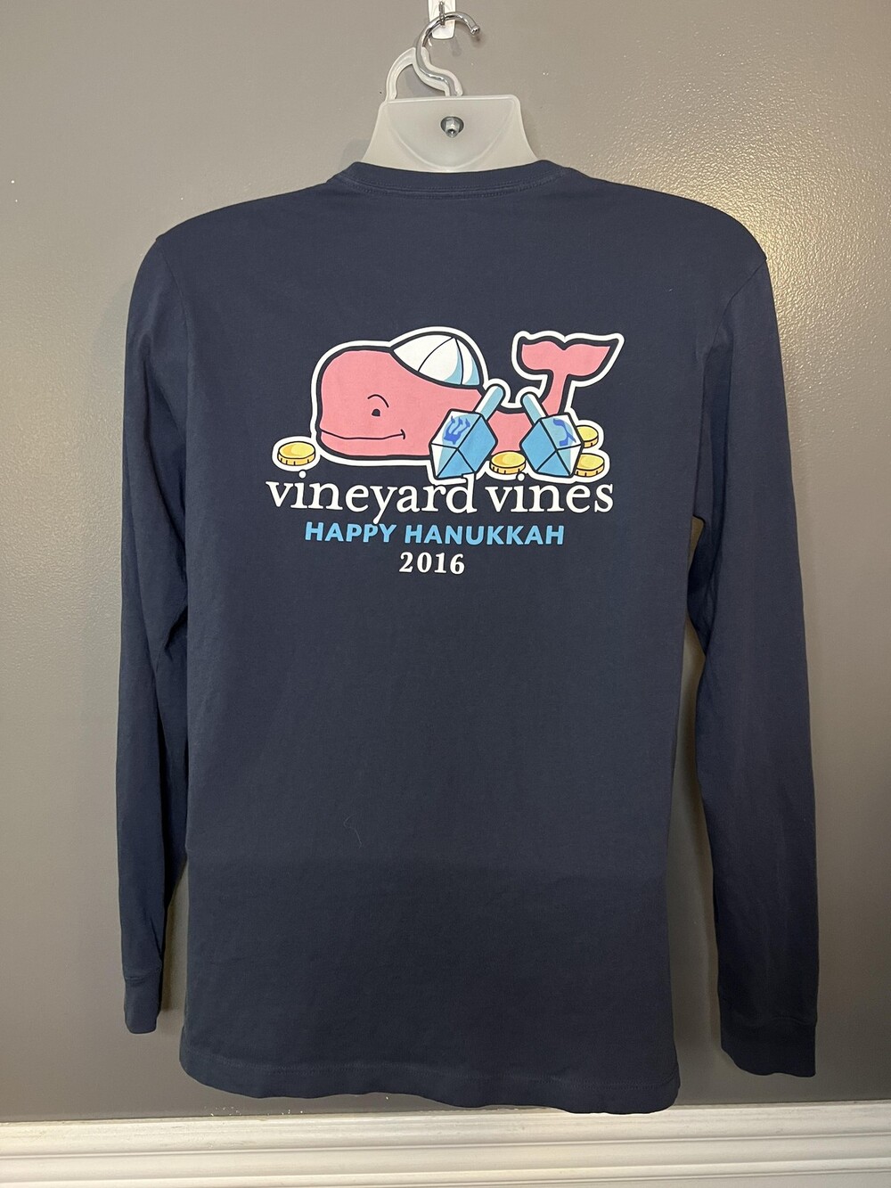 Vineyard Vines Shirt Mens XS Navy Long Sleeve Pocket Whale Graphic Hanukkah 2016